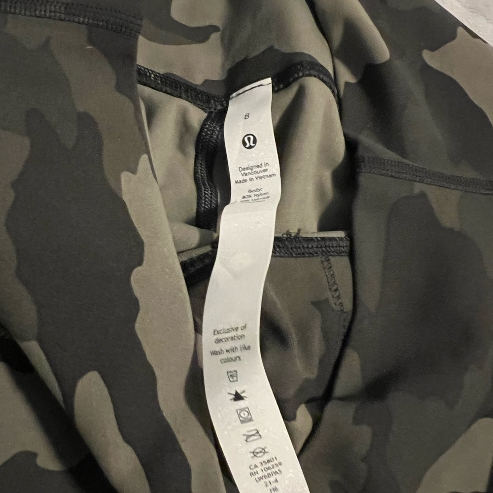 NWOT, Lululemon Camo Green ALIGN HR PANT 23” - Picture 5 of 5